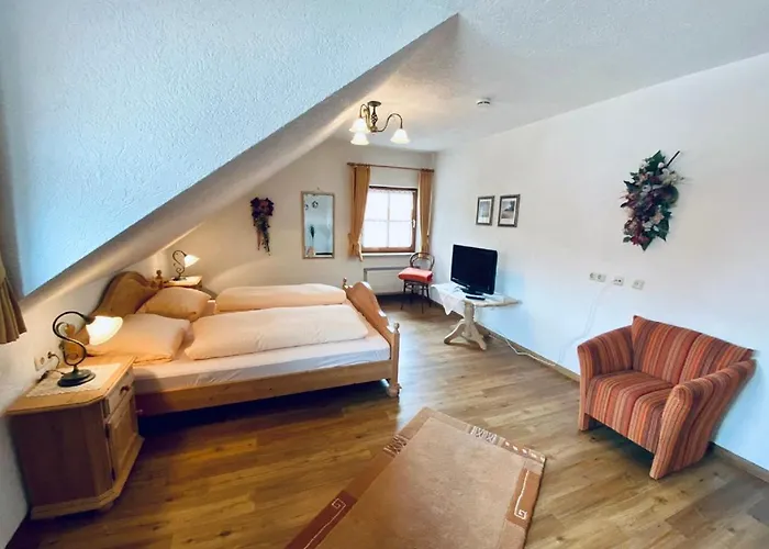 Hirsch Vendégház 3*